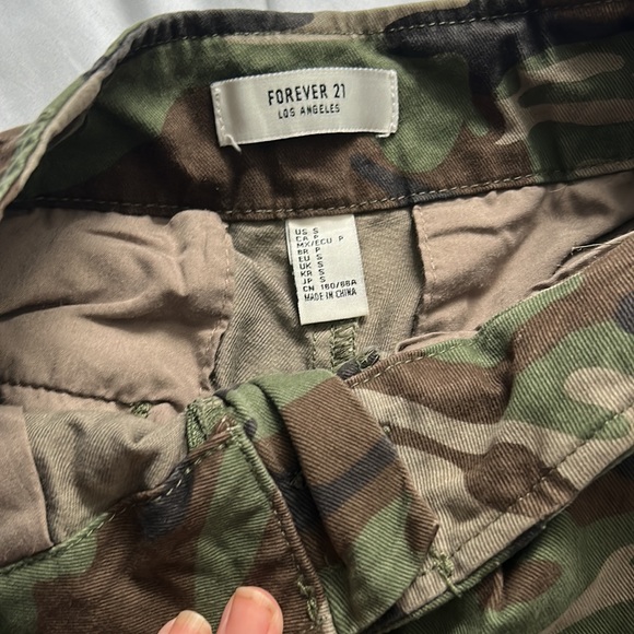 Forever 21 high rise camo pants - Picture 2 of 3